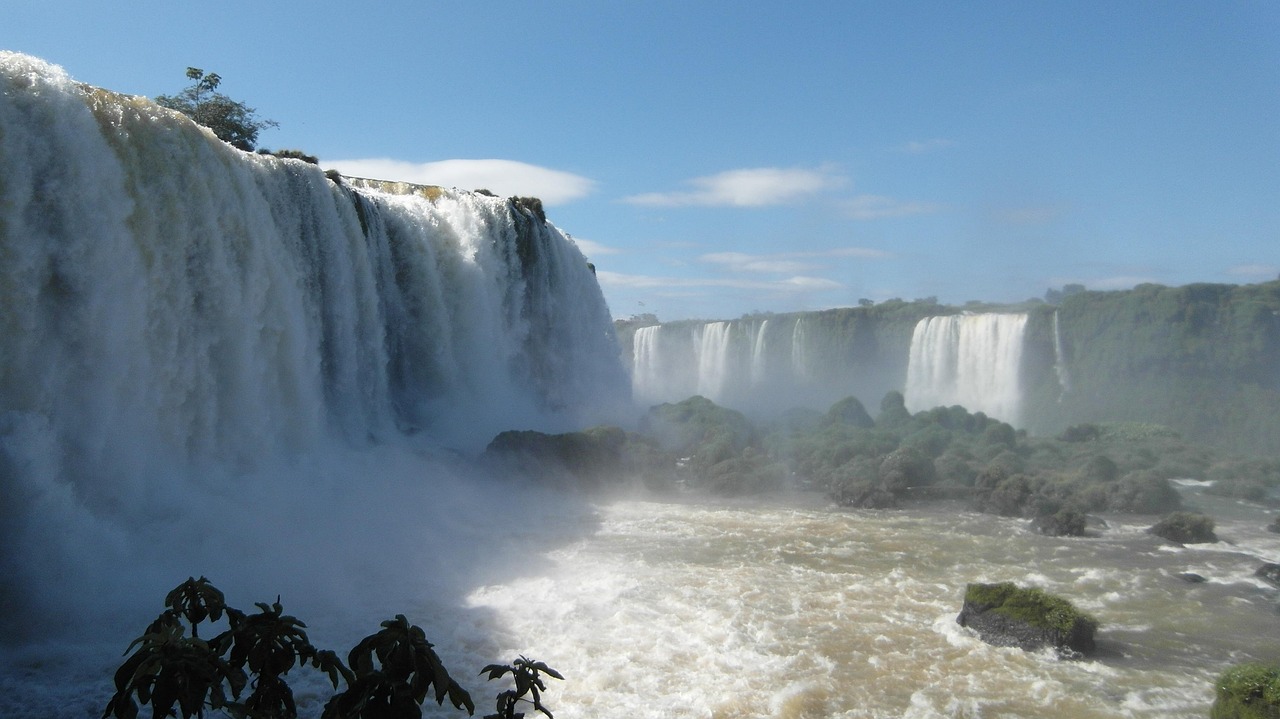 Número de visitantes estrangeiros em Foz do Iguaçu registra alta no último ano