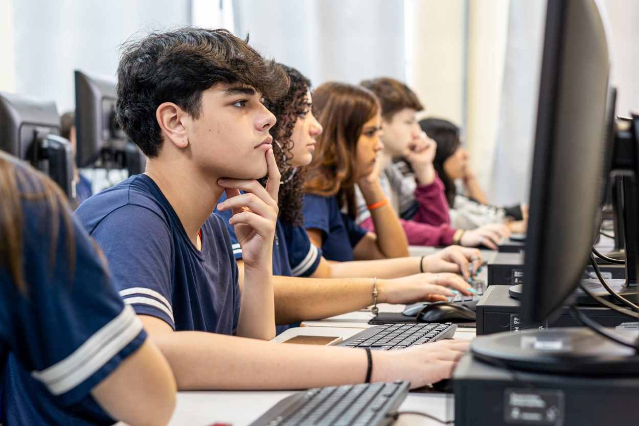 Foz oferta Curso Técnico em Inteligência Artificial no ensino médio