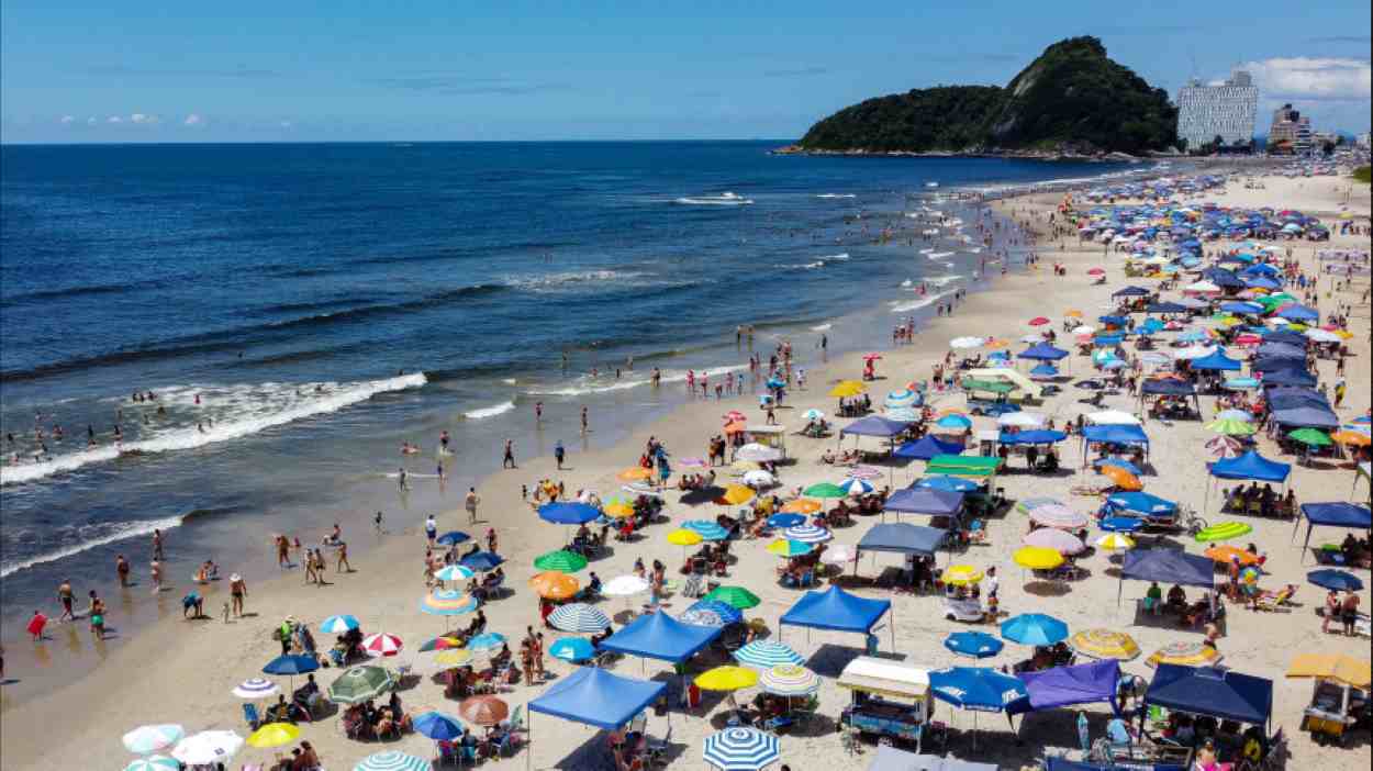 Leis estaduais garantem mais segurança e direitos no verão do Paraná