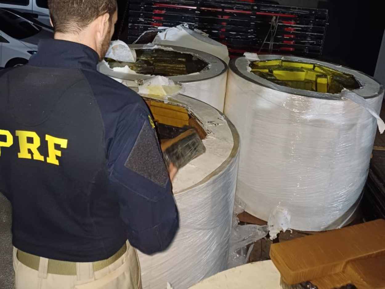 Moradores de Foz são presos com 3 toneladas de maconha oculta em bobinas