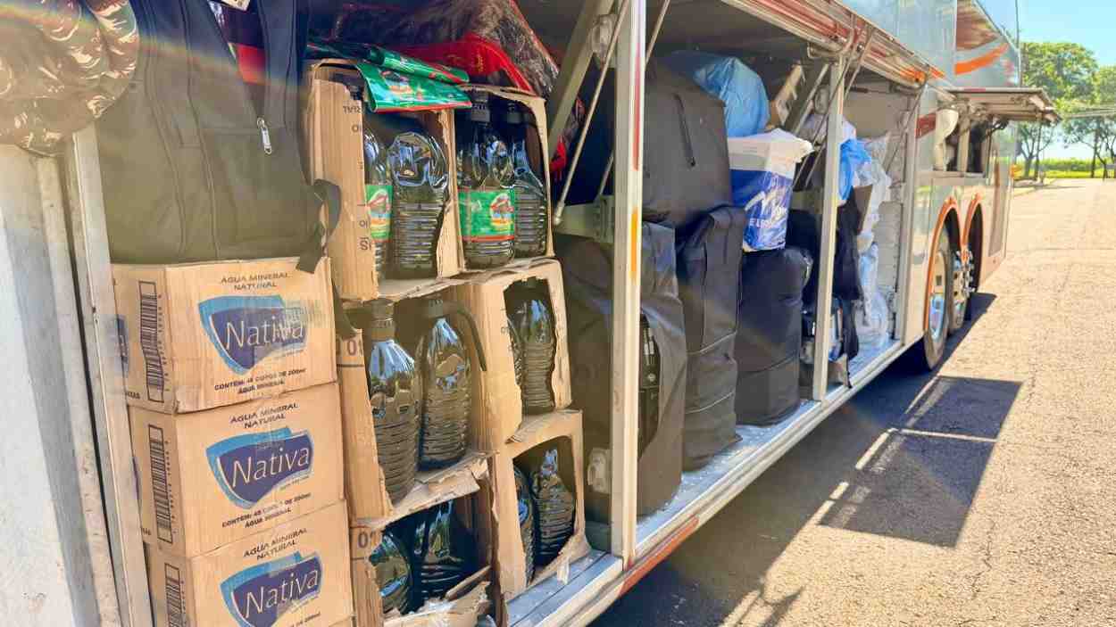 De azeite a remédio: ônibus de turismo carregado é interceptado em Foz