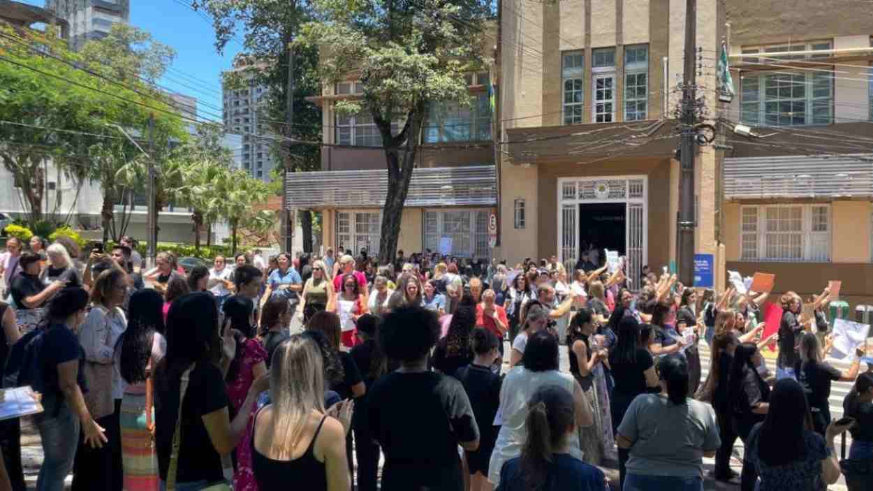 Professores antecipam assembleia com piso salarial e matriz curricular na pauta