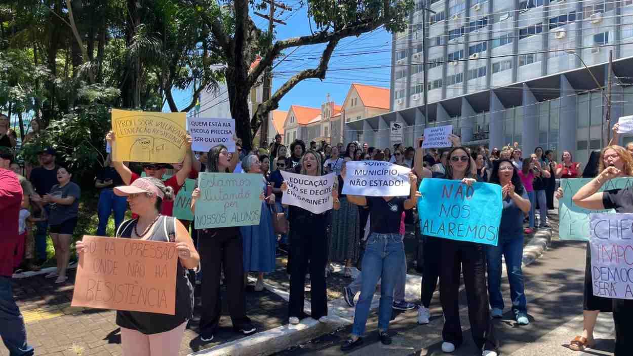 Sem descartar greve, professores irão protestar na prefeitura