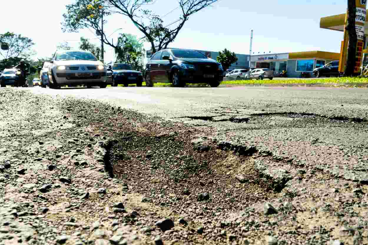 Silva e Luna cria secretaria para tapa-buracos e pavimentação