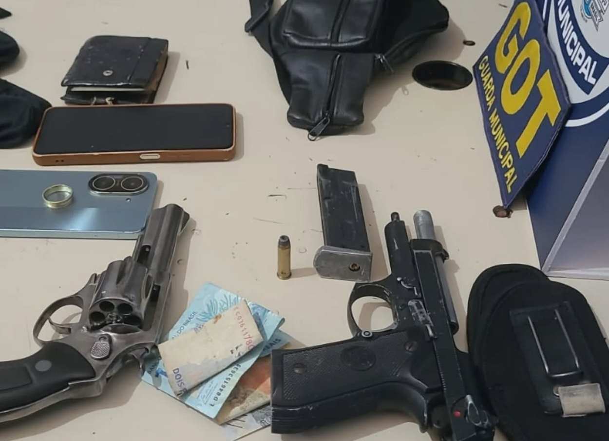 Trio armado invade casa, tranca vítima no banheiro e acaba preso em Foz