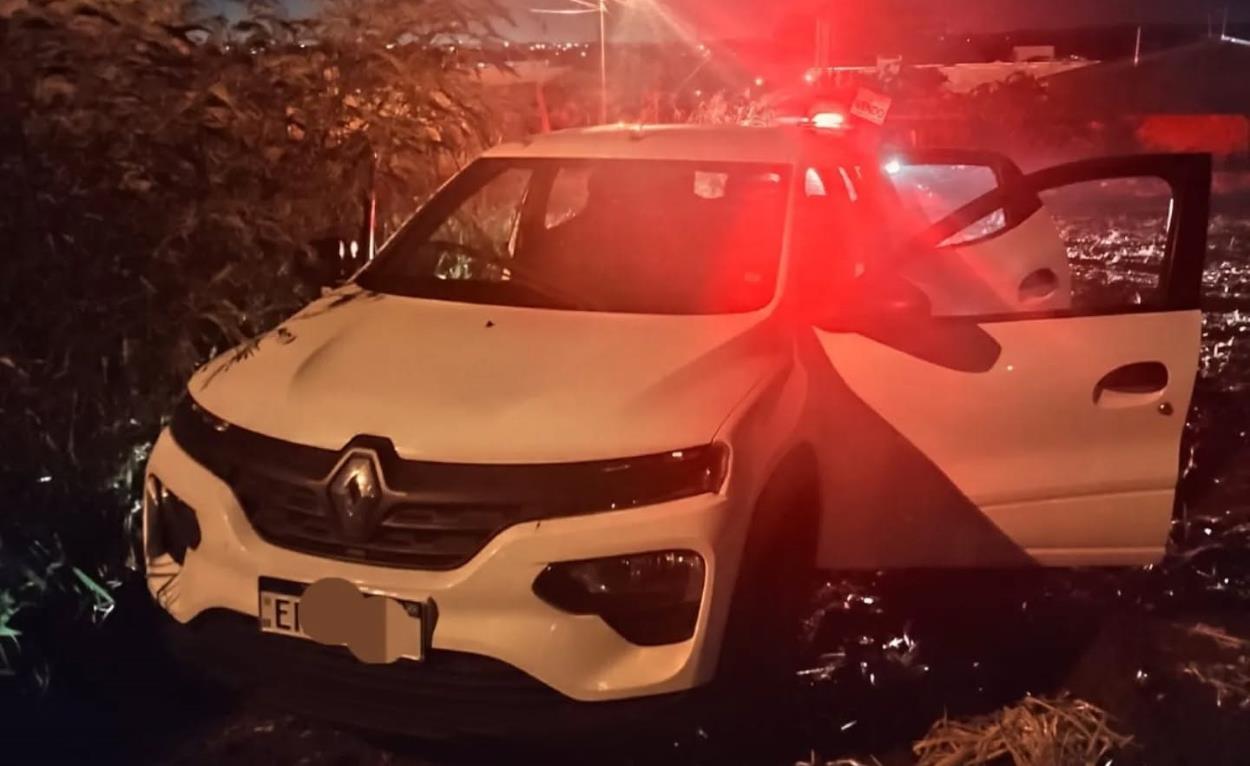 Trio com pistola e fuzil invade casa e rouba carro em Foz do Iguaçu