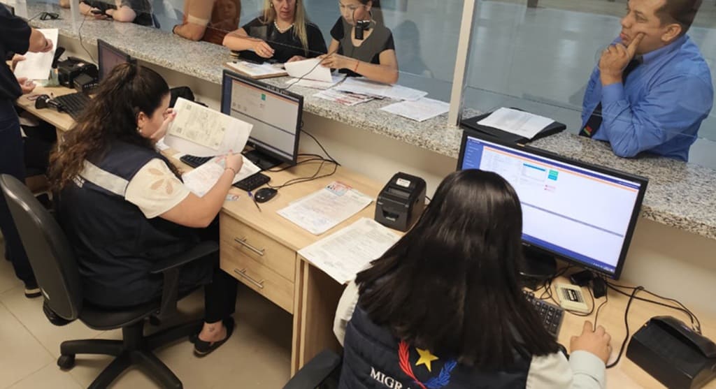 Guichê de controle migratório na cabeceira paraguaia da Ponte da Integração.