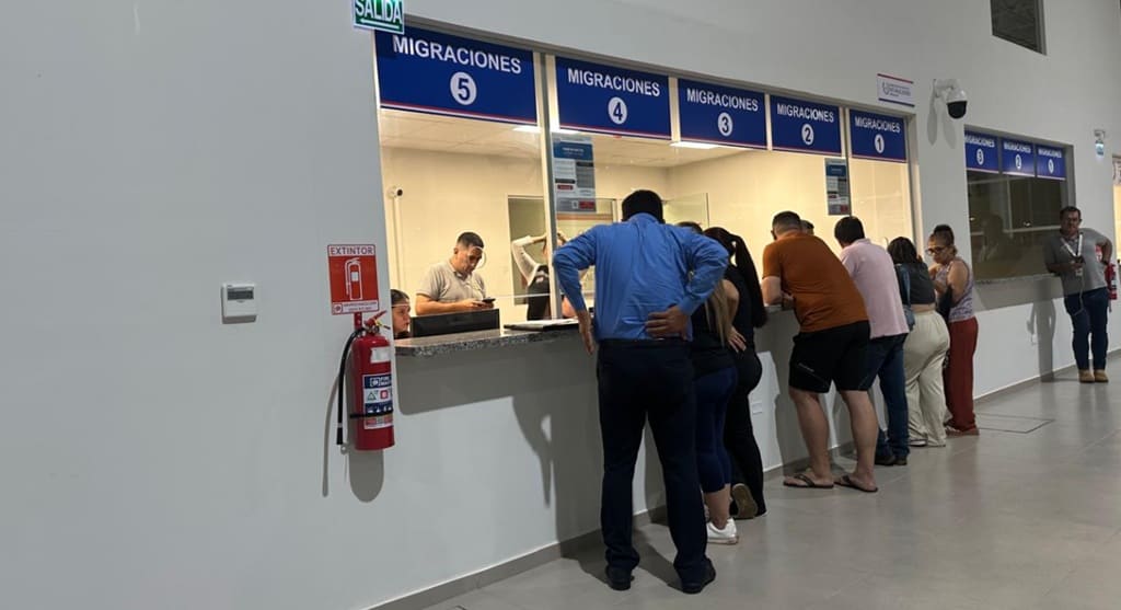 Guichê de controle migratório na cabeceira paraguaia da Ponte da Integração.