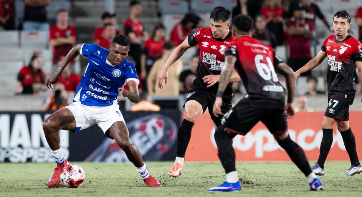 Foz do Iguaçu FC perde para o Athletico no jogo de ida do mata-mata