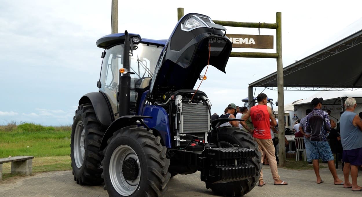 Itaipu entrega equipamentos para pescadores no litoral do Paraná