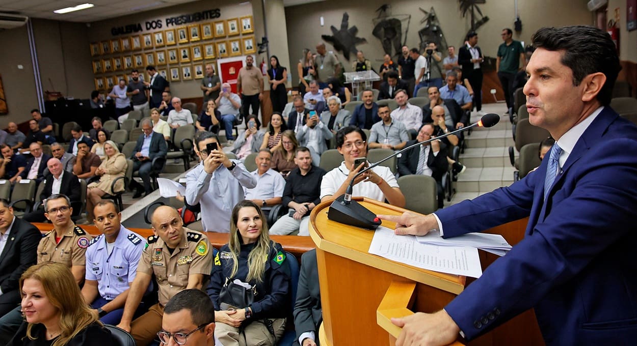 Alexandre Curi recebe titulo de cidadão honorário de Foz do Iguaçu