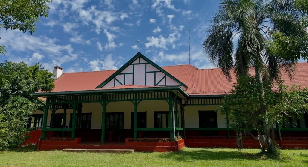 Fachada do antigo Hotel das Cataratas na Argentina.