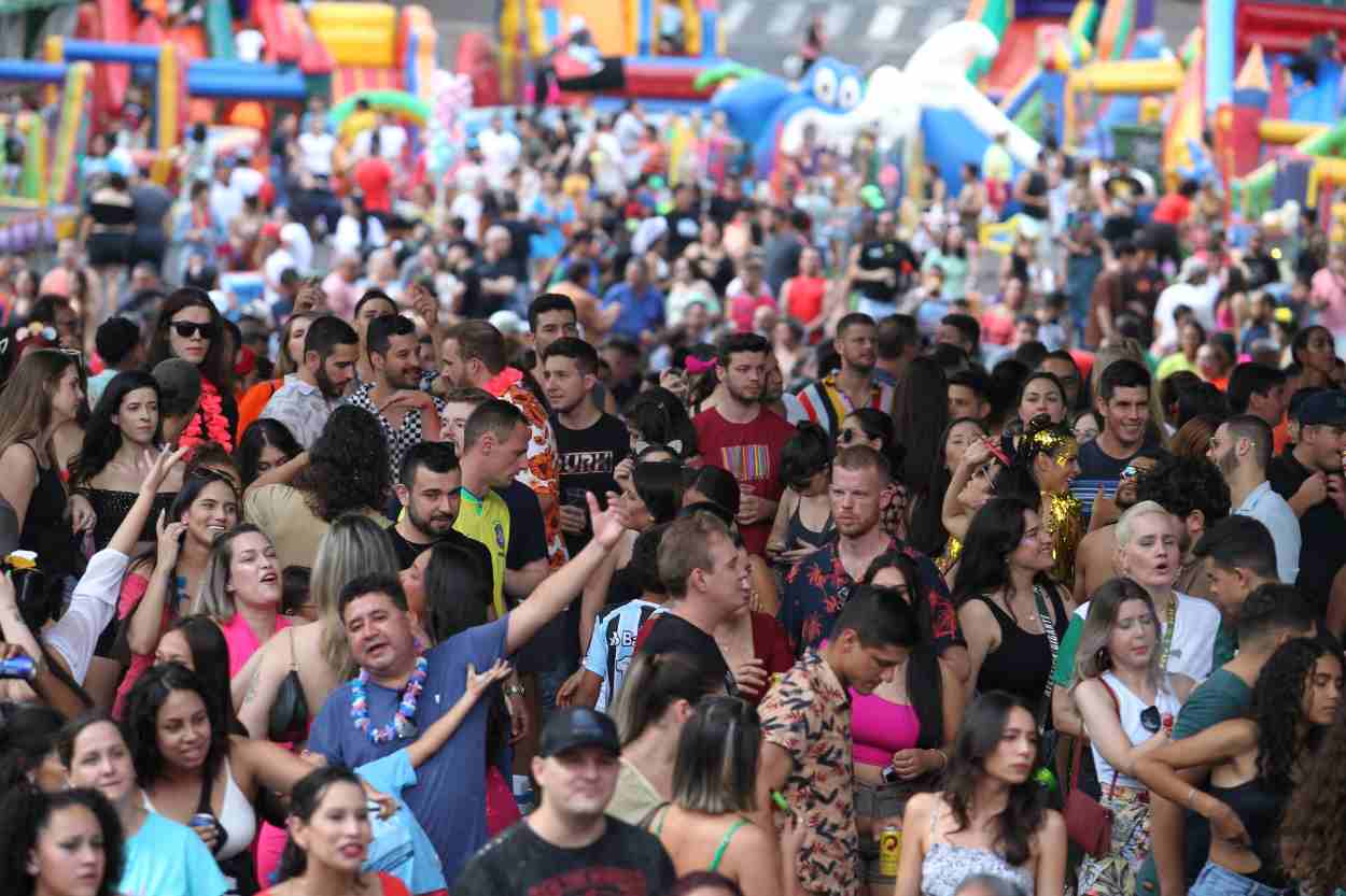 O que vai ter no FozFolia? Veja a programação completa do carnaval