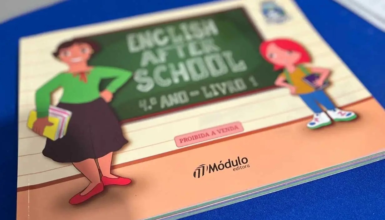 Livros de Inglês recolhidos: Justiça questiona base jurídica da prefeitura na ação