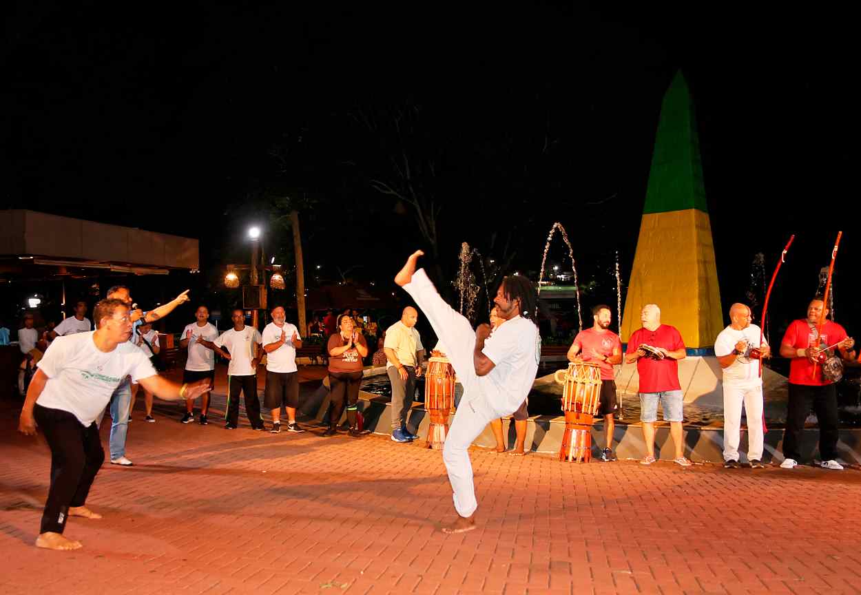 Festival reúne mestres de capoeira em Foz; evento segue até domingo