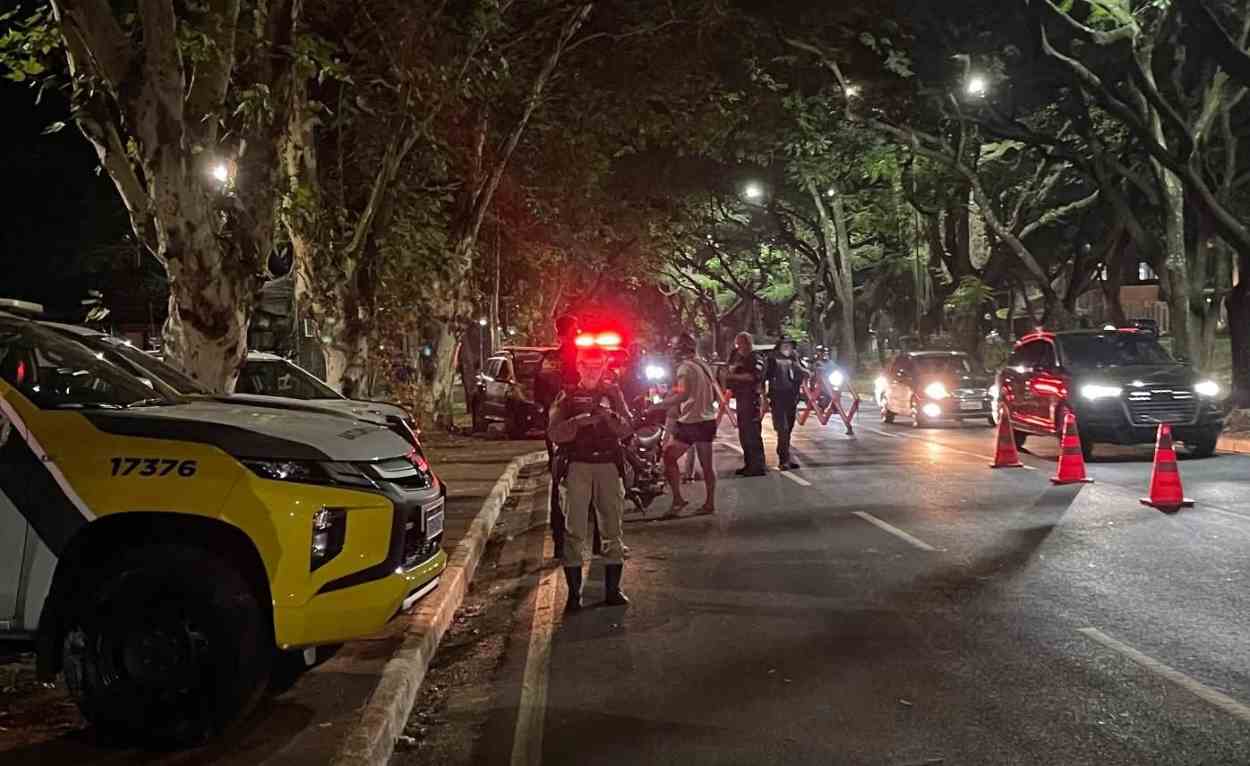 Operação Lei Seca integrada remove 22 veículos e lavra 66 autos em Foz