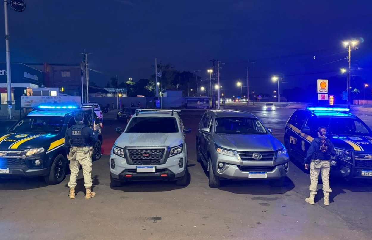 Carros furtados levados em cegonha são interceptados na BR-277