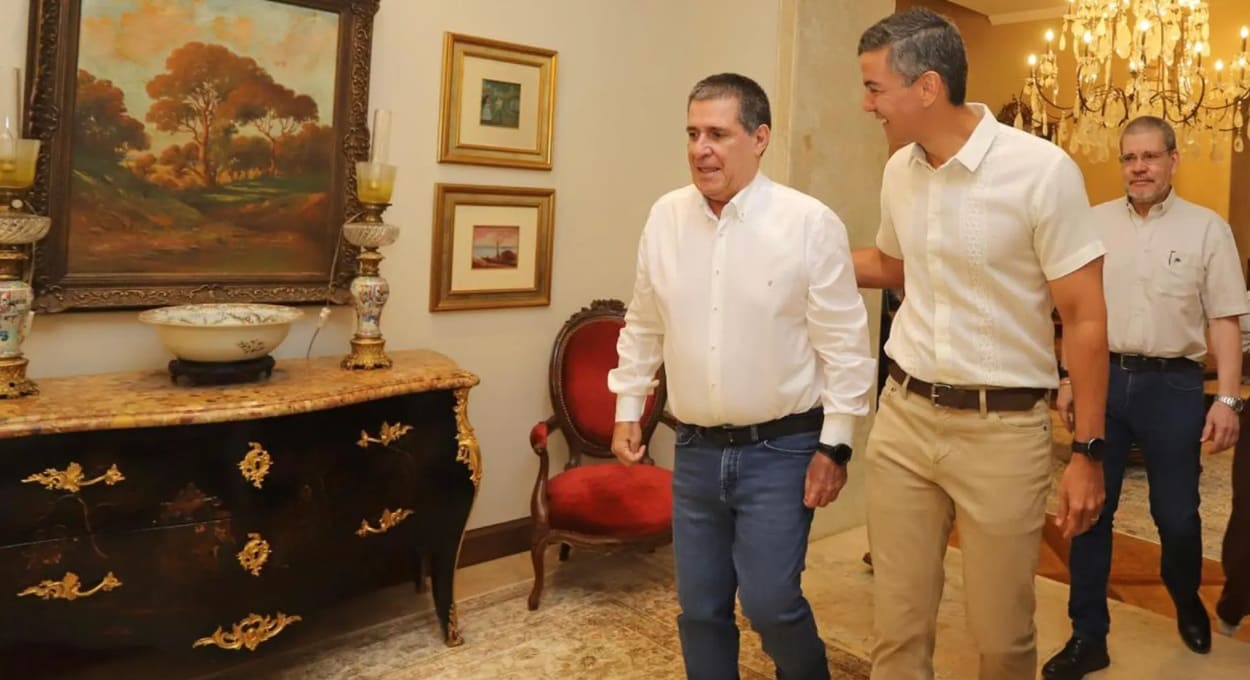 Paraguai: Horacio Cartes reaparece em público após alta de UTI