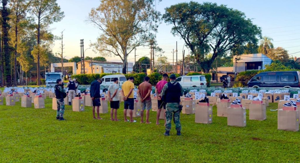 Procedimento teve cinco pessoas presas pela Prefeitura Naval Argentina.