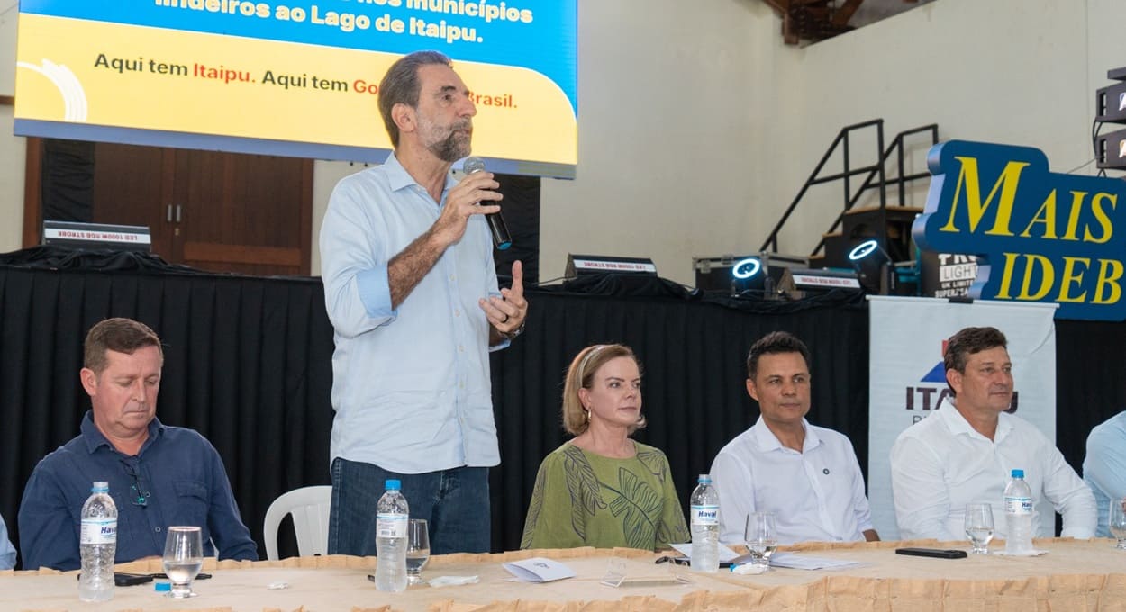 Itaipu renova projeto que beneficia 38 mil estudantes da região
