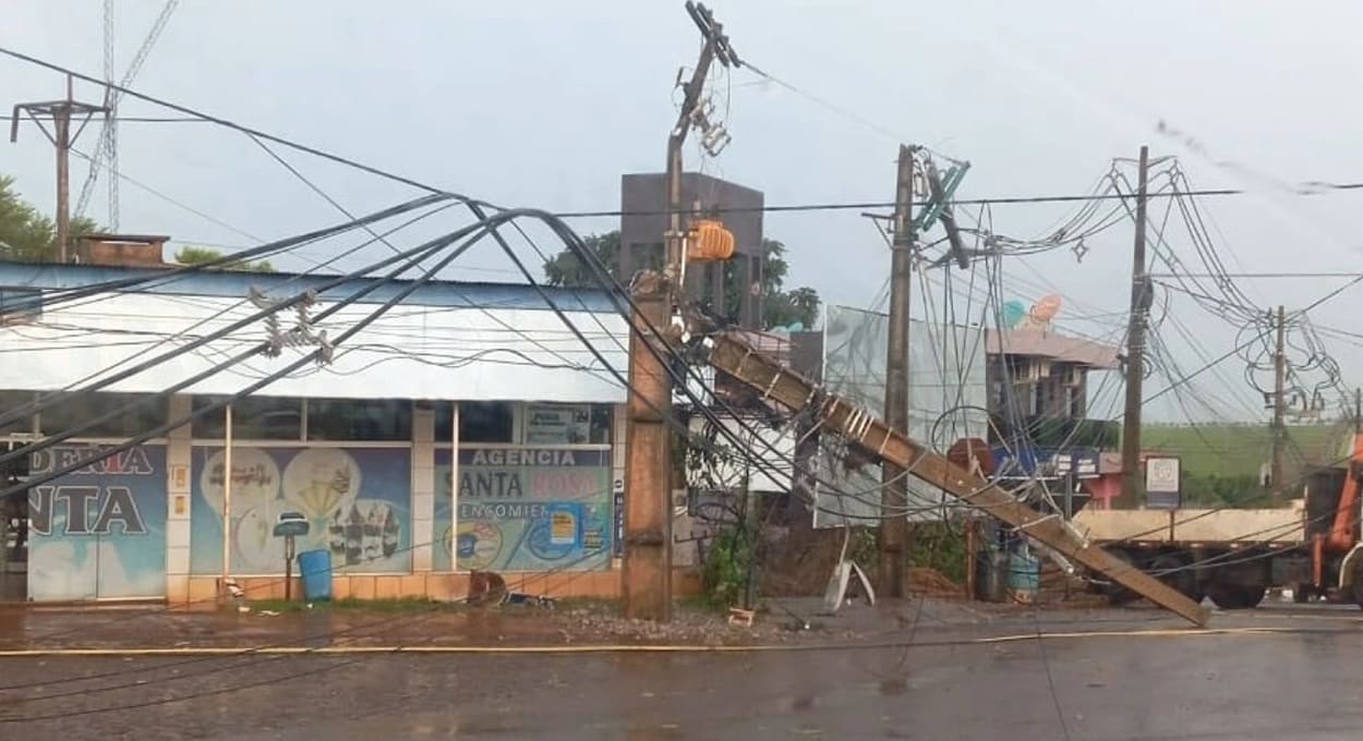 Temporal da tarde de segunda (23) deixa destroços em cidades na fronteira