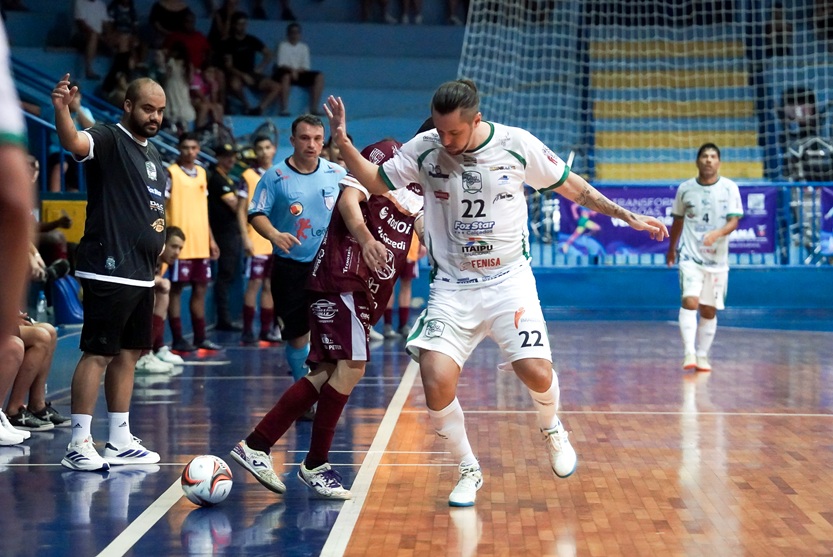 Apesar do início ruim, time do Sudoeste não aliviou para o Foz Futsal.