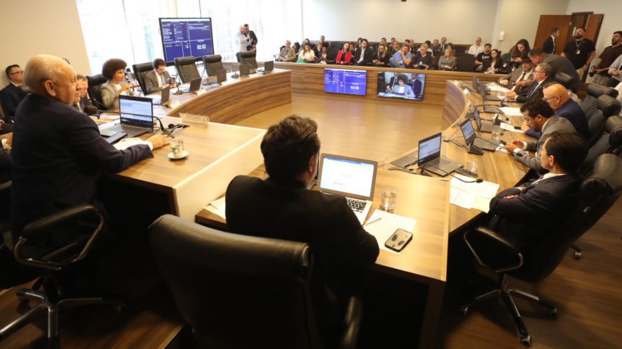 Projeto incentiva inclusão do Disque 180 em rótulos de produtos no Paraná