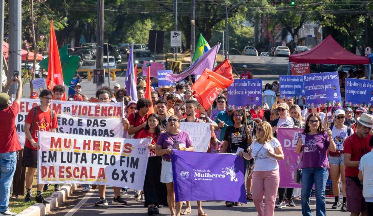 Ato em Foz: Não há democracia plena com violência contra mulheres