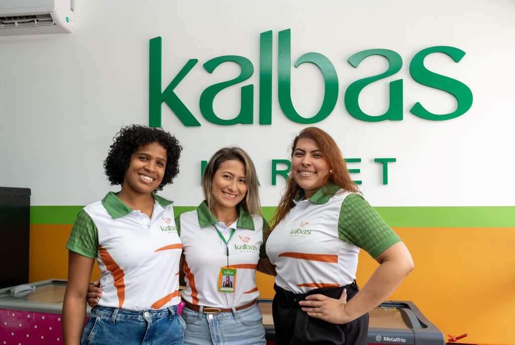 jovens latino-americanas