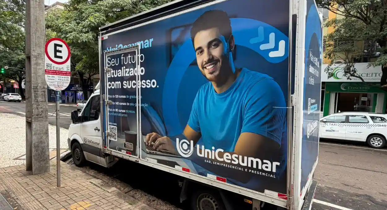 UniCesumar promove ação no centro de Foz do Iguaçu para divulgar cursos
