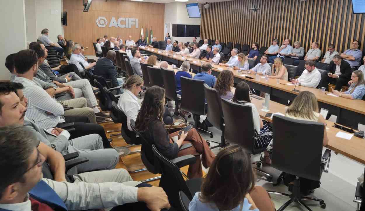 ACIFI elege Edmilson Iareski presidente em gestão com 103 diretores e conselheiros