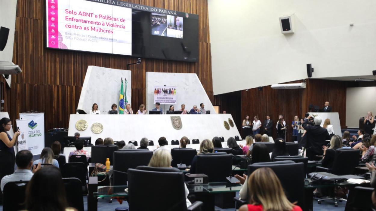 Selo ABNT combate violência contra a mulher