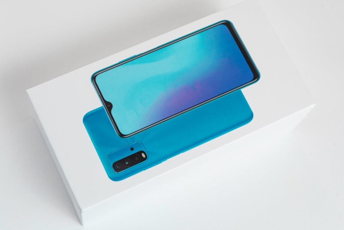 De celulares a eletrônicos, bazar em Foz reúne importados doados pela Receita