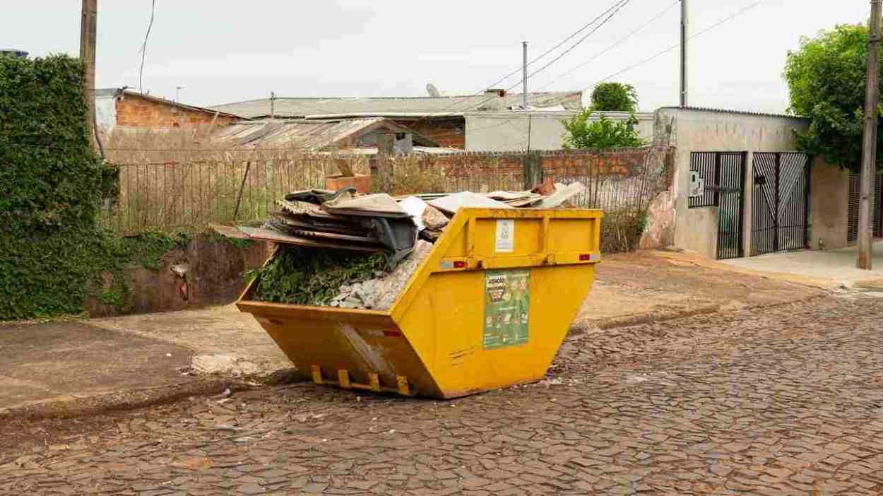 Saiba como solicitar caçamba gratuita para entulhos em Foz