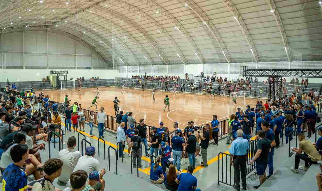 Cidade Nova ganha ginásio para 2 mil pessoas, entregue pela prefeitura