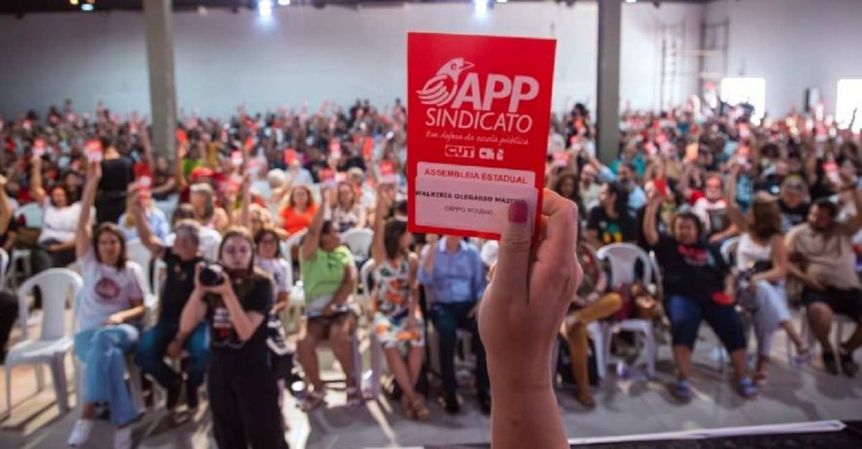 Educadores aprovam greve estadual e iniciam agenda de mobilização