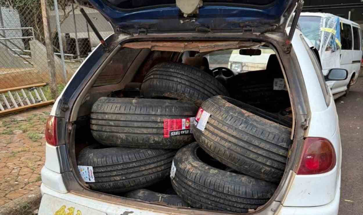 Forças de segurança confiscam pneu do Paraguai em Foz do Iguaçu