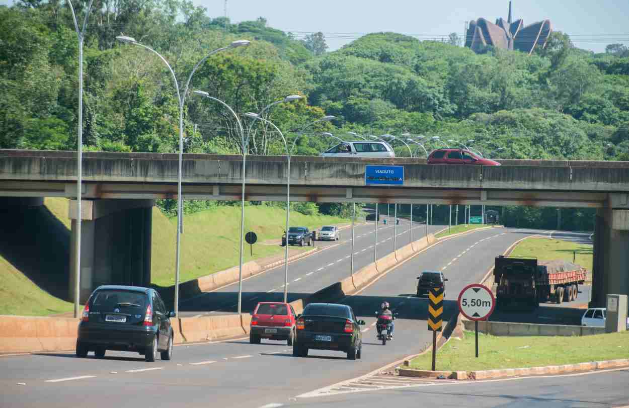 Almoxarife, gerente, pedreiro: Foz oferece 600 vagas de emprego nesta segunda