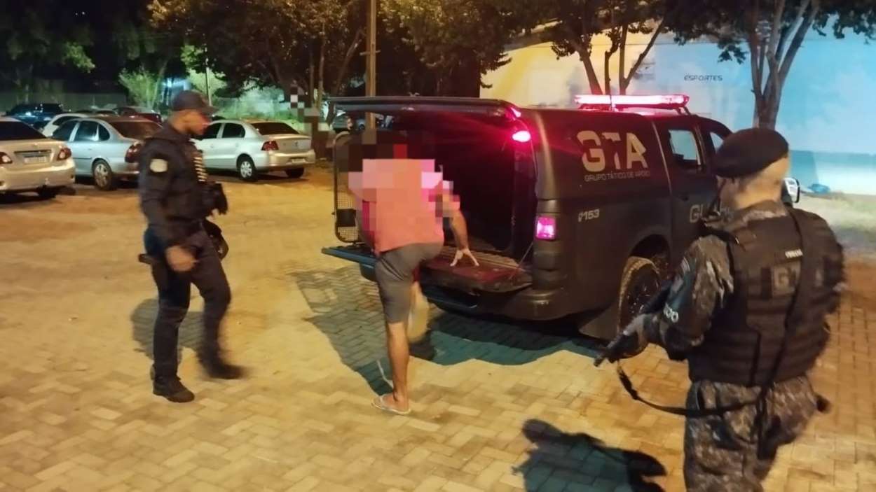 Homem é preso com 60 porções de crack na Praça da Bíblia