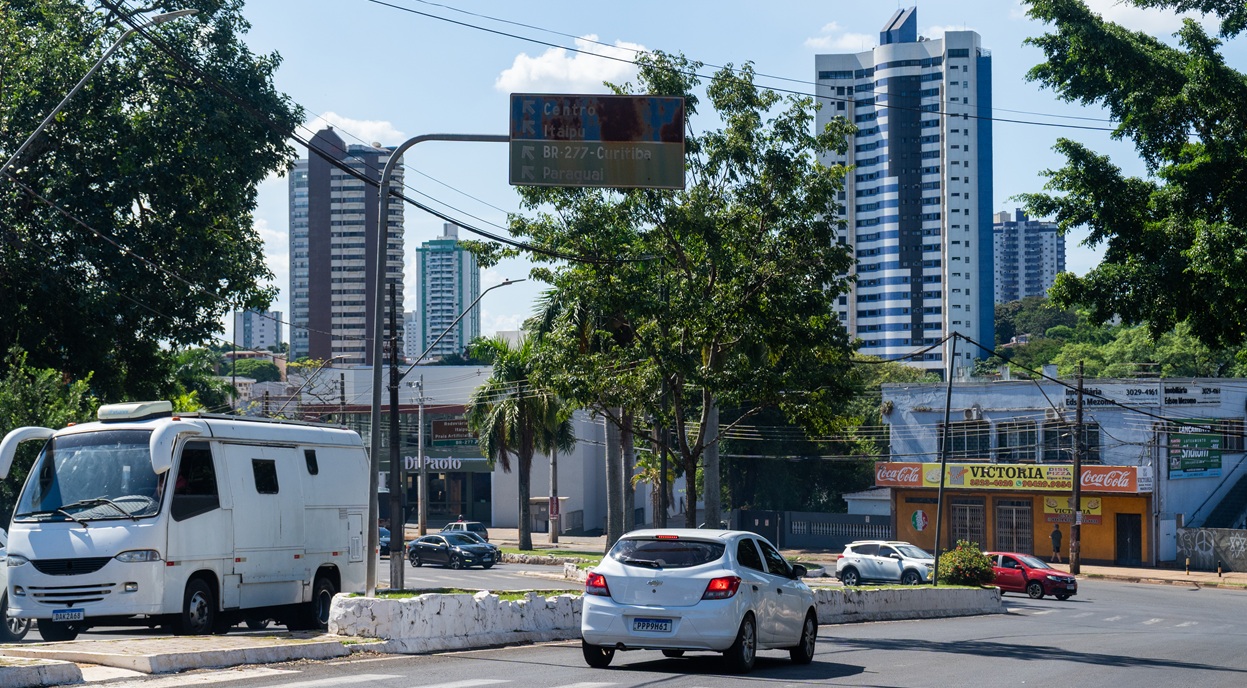 Placas informativas estão em mau estado ou desatualizadas