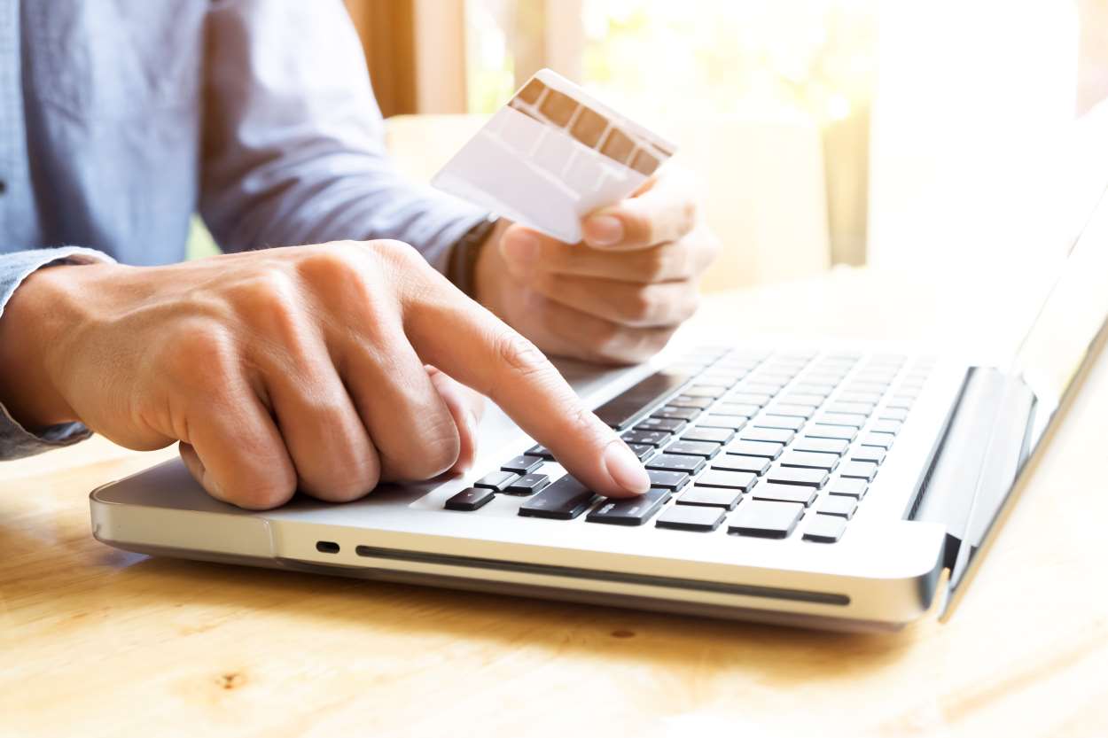 Receita Federal anuncia leilão com carros e eletrônicos à venda