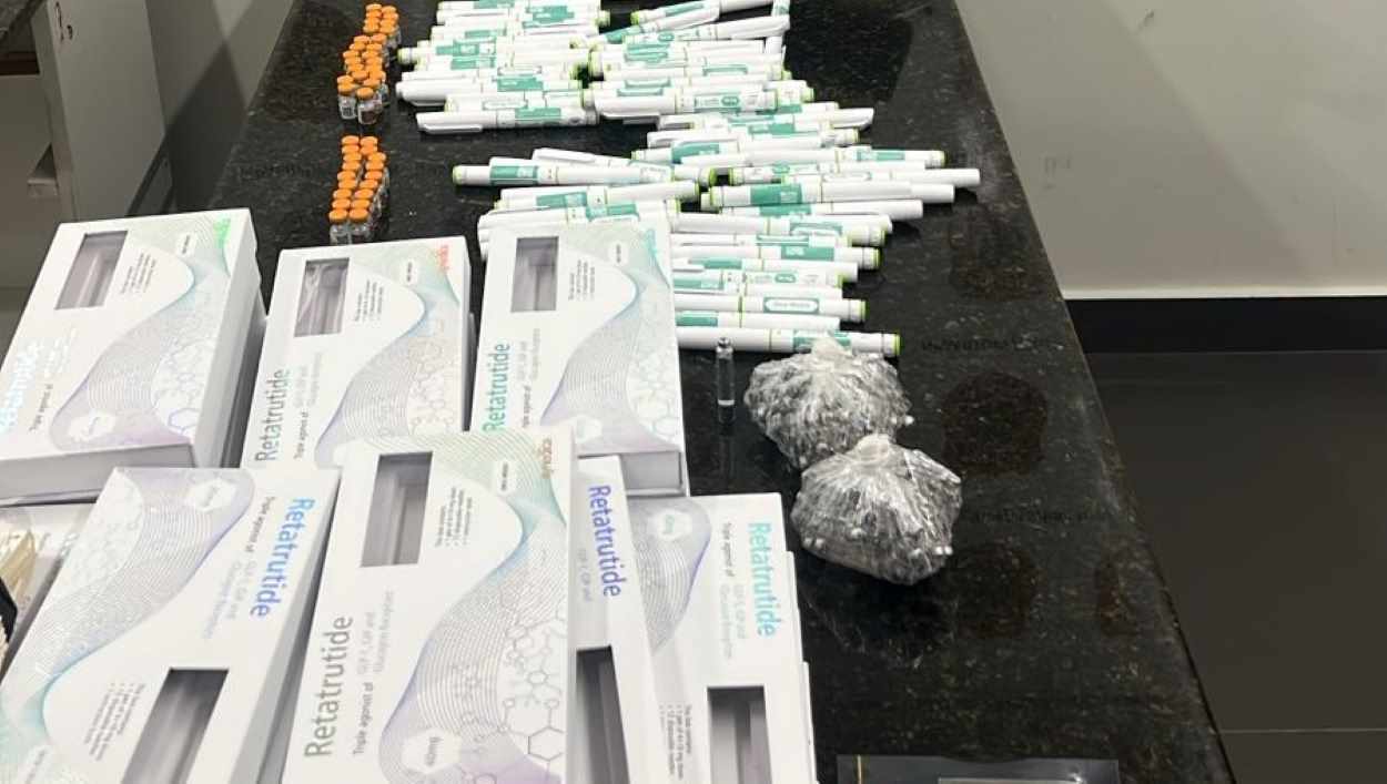 PF barra remédio para emagrecer do Paraguai no aeroporto em Foz