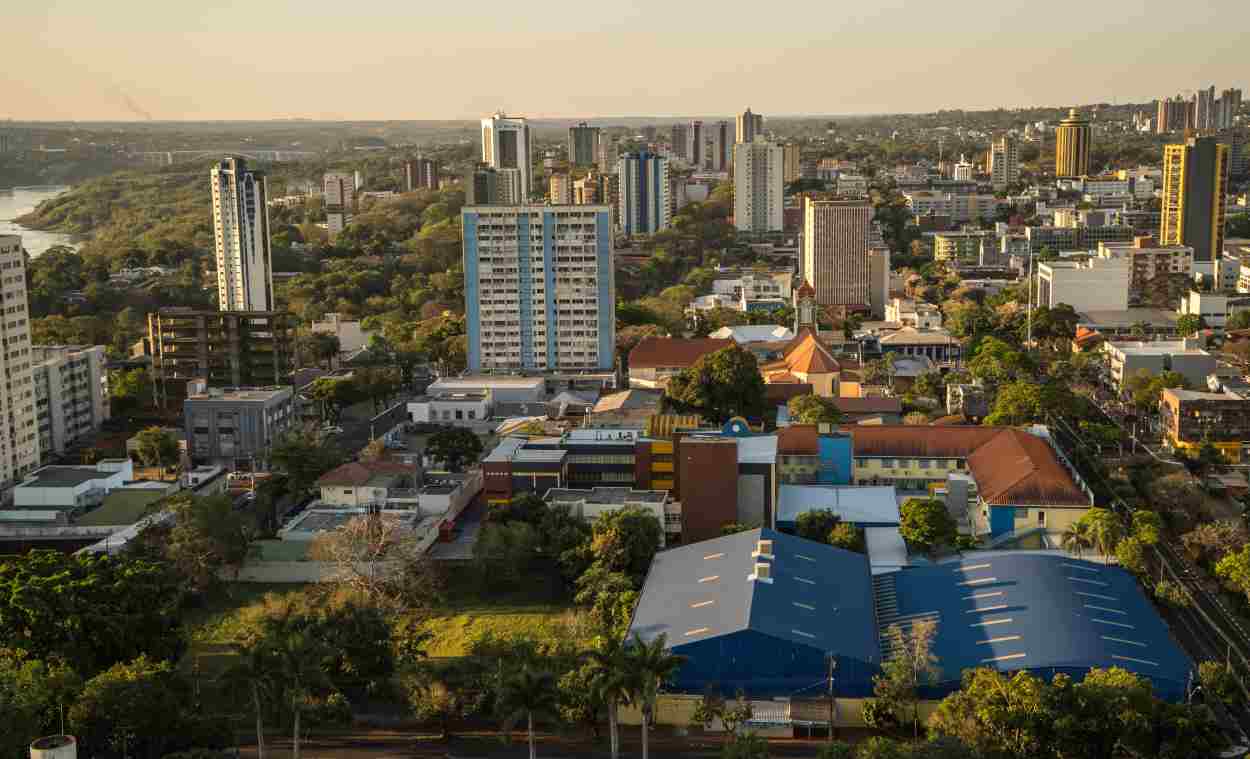 Vaga para assistente administrativo em Foz tem salário de R$ 3,9 mil