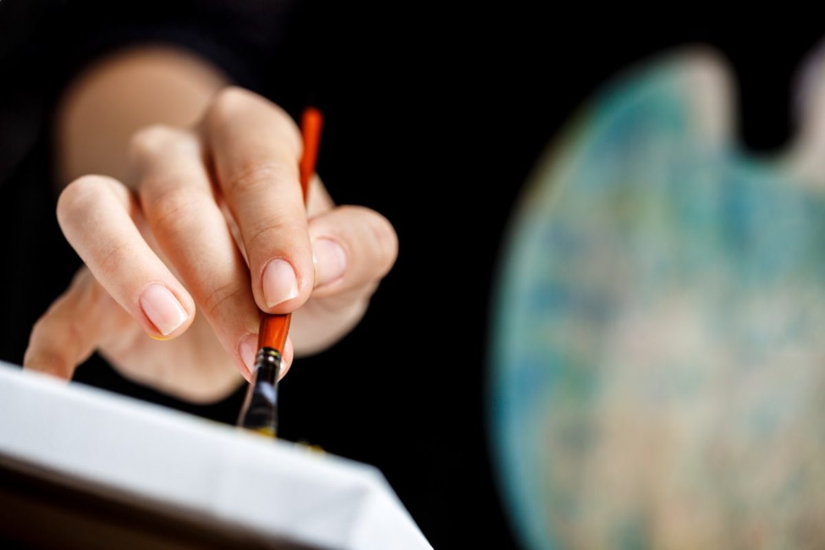 Entidade tem vaga para profissional em arte com salário de R$ 5,7 mil em Foz