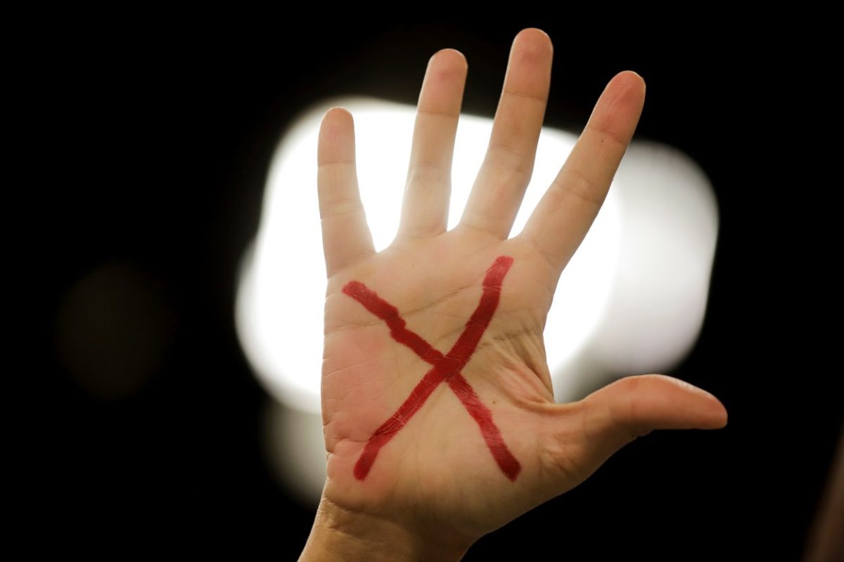 Policiais mulheres prendem homem por violência doméstica em Foz