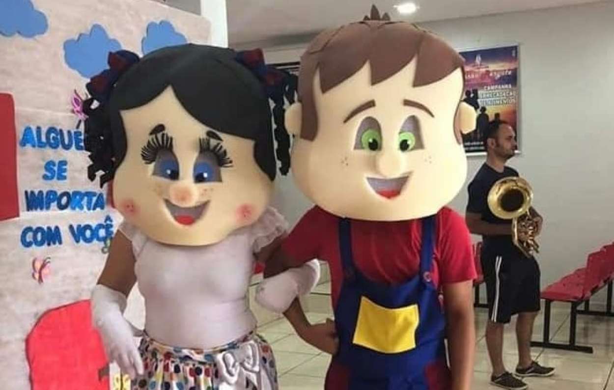 Voluntários arrecadam chocolate para fazer a Páscoa de crianças em Foz