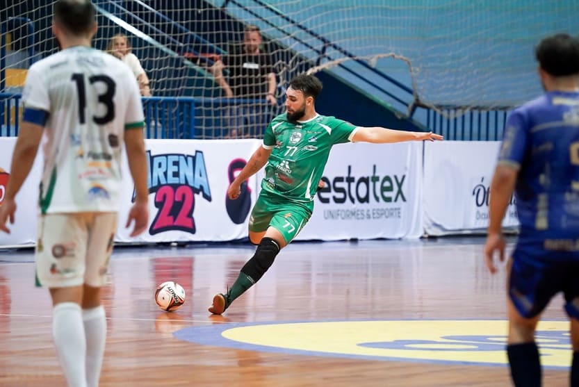 Goleiro Nicolas, destaque da partida. 