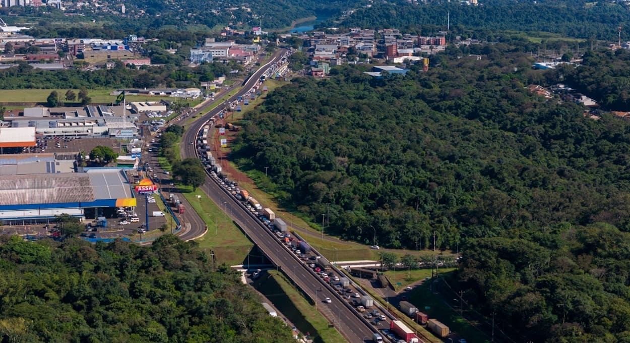 Compras no Paraguai: Ponte da Amizade tem fila gigante neste sábado (4)