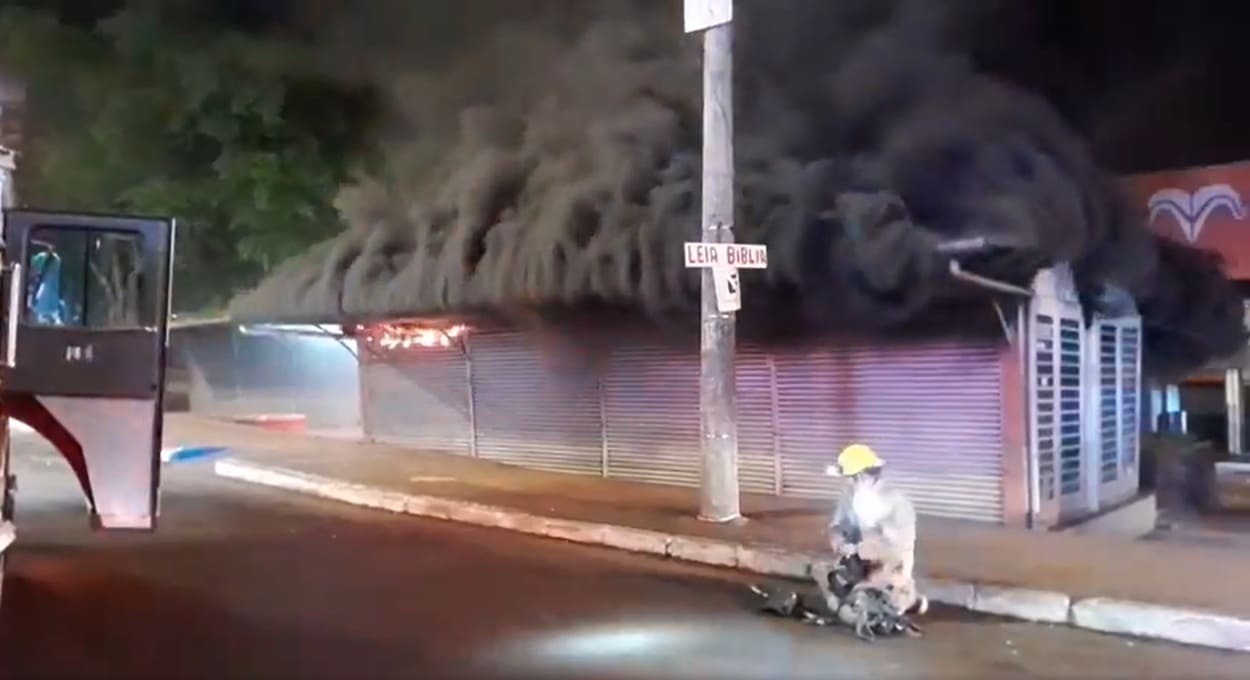Paraguai: incêndio atinge bancas de camelôs no centro de Ciudad del Este