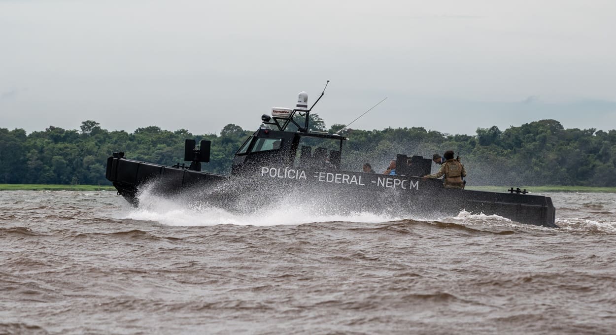 Nova lancha blindada da PF dará mais segurança à usina de Itaipu